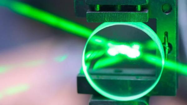 Ученые НГУ создали «умные лазеры» для металлообработки, медицины и машиностроения