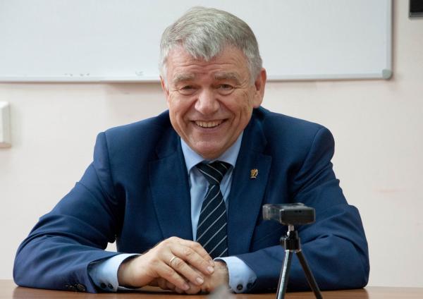 Новый председатель СО РАН академик Валентин Николаевич Пармон рассказал жителям научного центра о вероятных переменах
