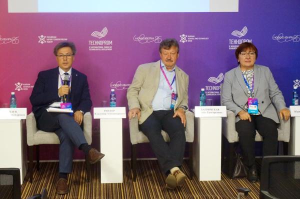 Создать кластер для разработки и производства современных лекарств предложили на «Технопроме» новосибирские ученые 