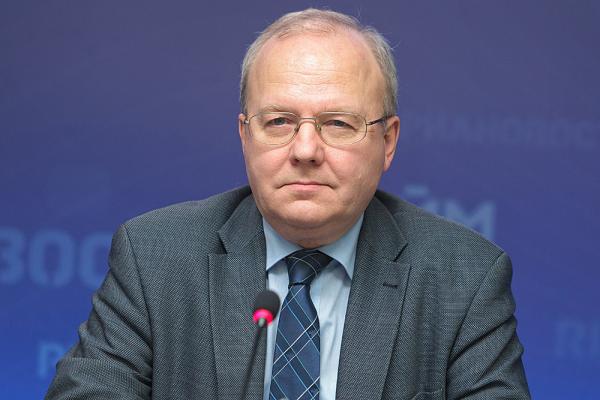 Академик Хохлов делится опытом  участия в работе отборочной комиссии