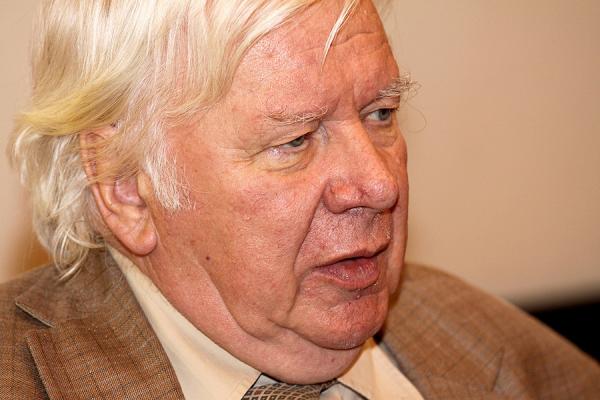 "Чтобы остаться цивилизованной страной, мы должны сохранить науку"