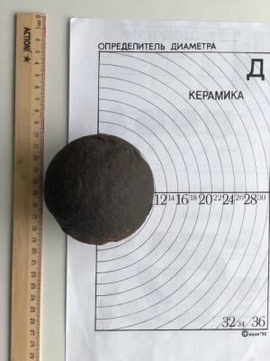Одно из ядер, найденных на территории острога
