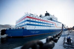 Параллельно развивается и другое направление, связанное с созданием малых – наземных и плавучих – АЭС