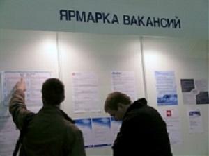Много семейных пар, люди разного возраста, но в основном до 40 лет. У кого-то за плечами только институт, у кого-то три образования и большой опыт работы на производстве