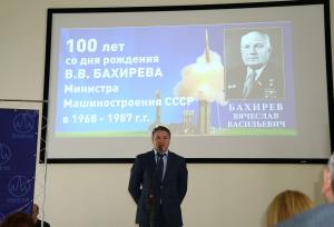 Как правильно отметили на открытии бюста, это памятник не отдельному государственному деятелю, а целой эпохе