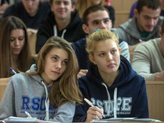 Вузам ежегодно будут выделять по семь миллиардов рублей на науку