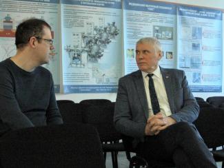 МНСК-2022 в ИФП СО РАН: электронный транспорт, взаимодействие графена с водой и многое другое