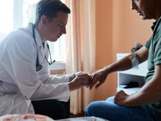 Рассказываем про внедрение принципиально нового вида терапии ревматологических заболеваний Рассказываем про внедрение принципиально нового вида терапии ревматологических заболеваний